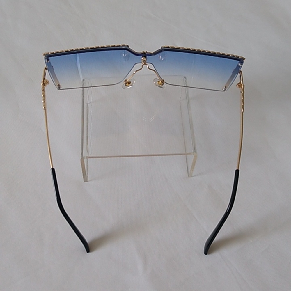 ✨"Sassy -N- Classy" fashion glasses✨ - Picture 3 of 3